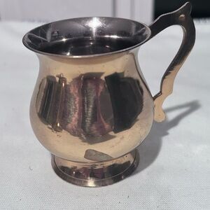 Vintage small polished brass decorative cup with a handle. -preloved
